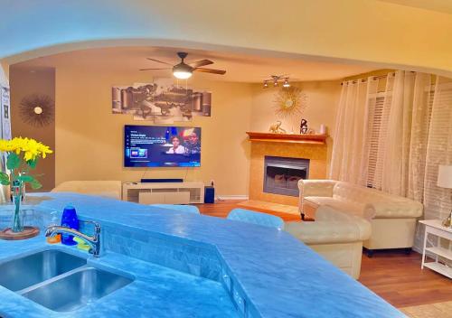 Modern, Spacious, Comfy & Cozy for longer stays in Edmond, USA