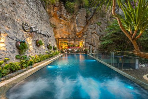 Piscina, The Oversleep Catba Hostel in Cat Ba Island