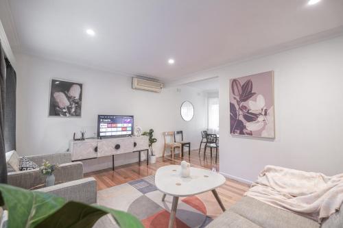 Doncaster East Garden 2br House