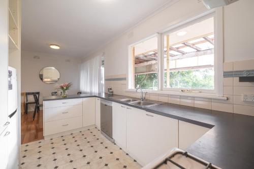 Doncaster East Garden 2br House