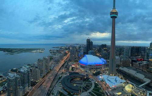 DOWNTOWN, LUXURY CONDO, CN TOWER, ROGERS CENTER, SCOCIA ARENA, UNOBSTRUCTED VIEW, Toronto (foto 5)
