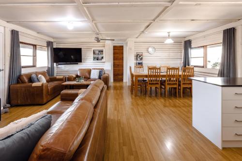 บริการและสิ่งอำนวยความสะดวก, Palmers Lane Estate in รอธบิวรี