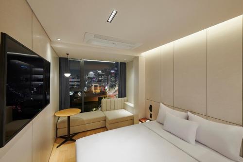 N285Hotel Room Type - Double A - Parking is not available