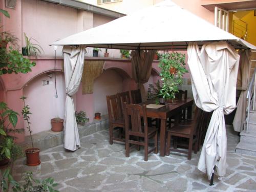 Family Hotel Gerdjika - image 10