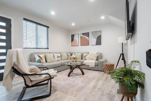 Modern NOHO Gem 5ms 4rm Universal in Los Angeles, USA