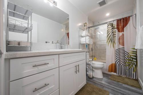Modern NOHO Gem 5ms 4rm Universal in Los Angeles, USA