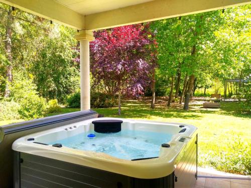 Le Parc Jean Édouard - Spa avec jacuzzi privé - Superbe villa 4 chambres - 9 couchages - 6 lits - Cheminée électrique - Parking - Climatisation réversible- Terrasse ombragée et grand jardin