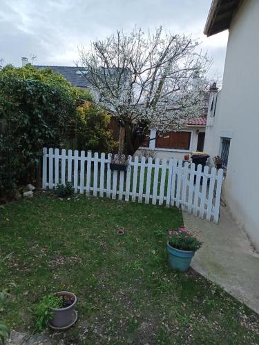 Deux pièces meublé avec terrasse - Location saisonnière - Savigny-sur-Orge