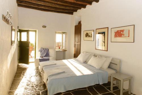 3 twin beds