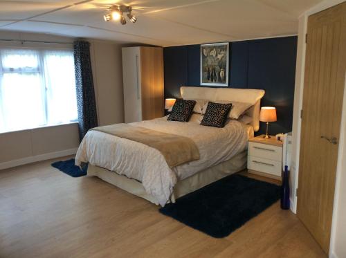 Old Ningwood Station Bed & Breakfast, Ningwood, Isle of Wight PO41 0TG in West Wight