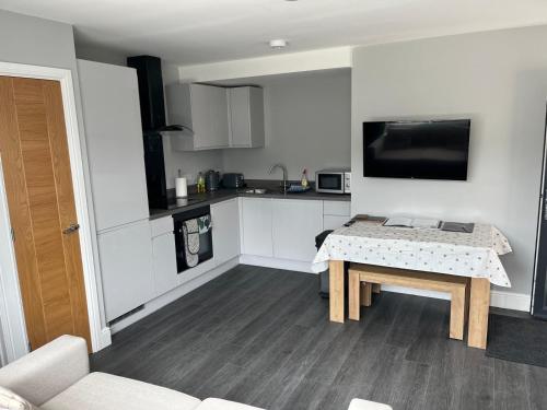 1 bedroom ground floor apartment - Downton