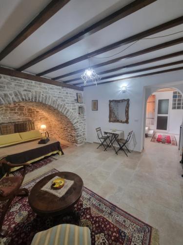 Villa Olive Old Qeparo in เคปาโร
