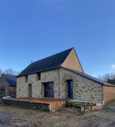 Maison de campagne, avec 3 chambres et piscine - Location saisonnière - Andouillé