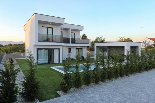 Villa Cvit Mediterana with heated pool in Dračevac Ninski