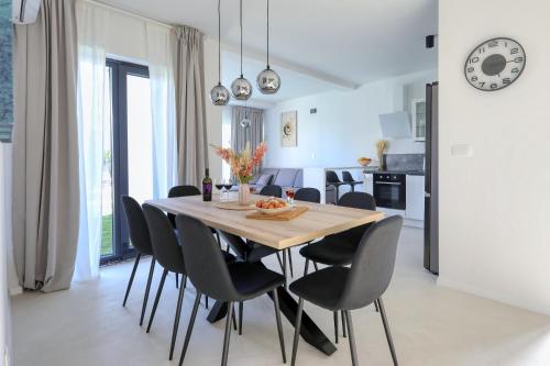 Villa Cvit Mediterana with heated pool in Dračevac Ninski