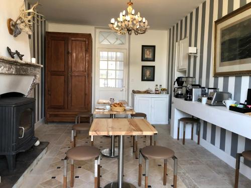 Chateau Bernon Gite 15 Personnes - piscine et SPA in Queyrac