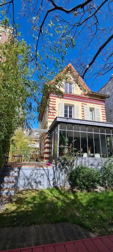 Charming family home to rent for OG24 - Location saisonnière - Colombes