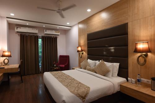 โรงแรมลิตเติ้ลเชฟ (Little Chef Hotel) in กานปุระ