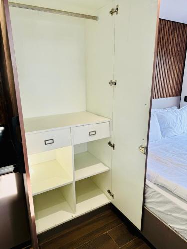 The Jade Highlands Mountain View Cozy container 2bhk villa - image 4