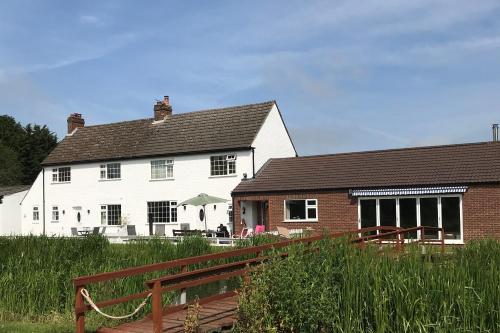 ทัศนียภาพภายนอกโรงแรม, Withern Mill Trout Farm in ออลโฟรด