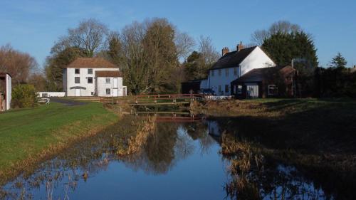 ทัศนียภาพภายนอกโรงแรม, Withern Mill Trout Farm in ออลโฟรด