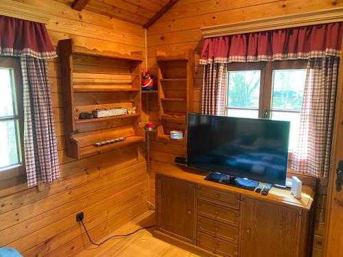 صالة مشتركة/ منطقة التلفزيون, Gemütliche Blockhütte mit großem Garten (Gemutliche Blockhutte mit großem Garten) in Neuhofen Im Innkreis