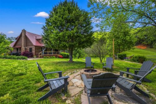 Hidden Star Hideaway-Blackberry Farm-Smoky Mtn Nat Park-Hot Tub- Fire Pit- Fenced Yard- Pet Friendly