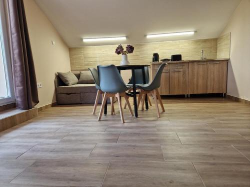 Kitchen, Banki Vendeghaz in Bank