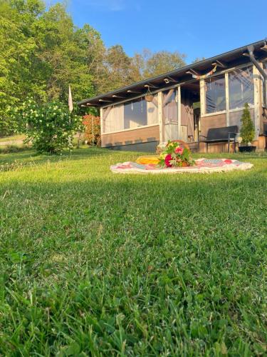 . Glamping Karavan u Konopiště