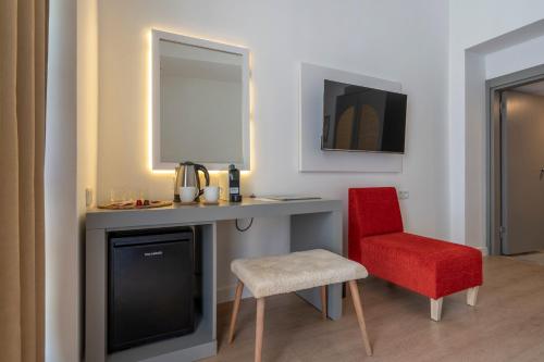 Double Room with Balcony image 8
