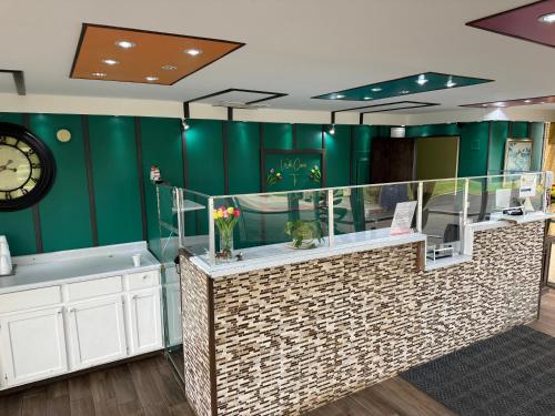 Wooden Shoe Motel – Holland, MI