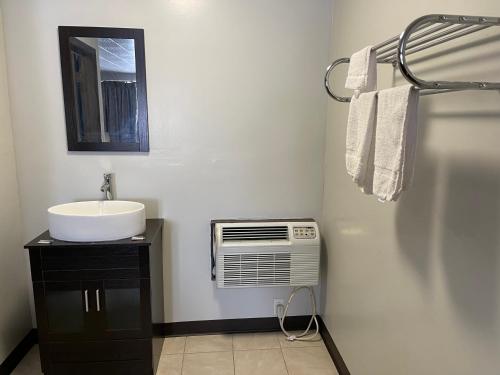 Wooden Shoe Motel – Holland, MI