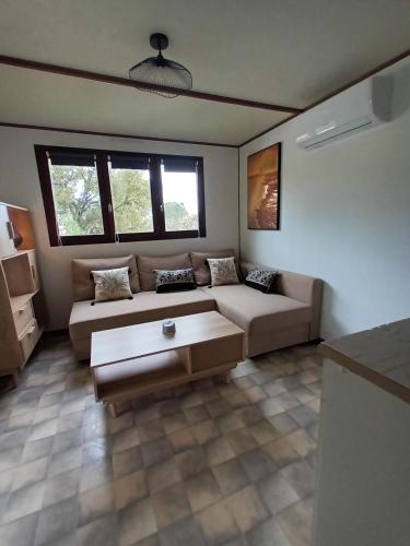 mobile home dans un coin de paradis in Le Bonfin