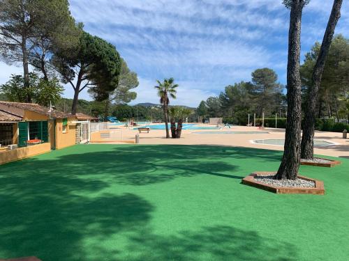 mobile home dans un coin de paradis in Le Bonfin