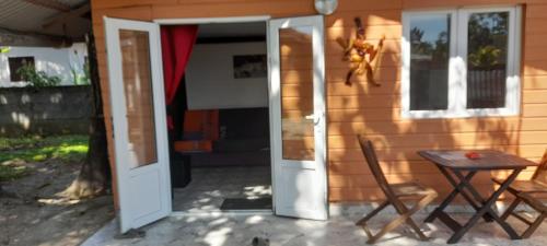 Instalaciones, Fredic'lodge in Matoury