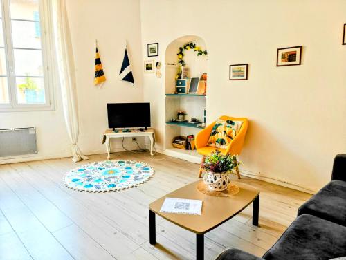 St Joseph · Great holiday flat - old town for 4 - Tap to explore photos