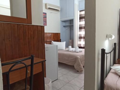 Quadruple Room with Bathroom image 6