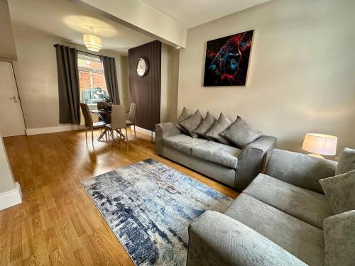 2br Ormeau Central