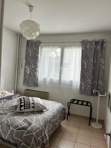 Appartement de 80m2 aux portes de Lyon avec ascenseur, balcon, parking