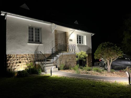 Maison familiale face à la mer (Maison familiale face a la mer) in Regneville-Sur-Mer