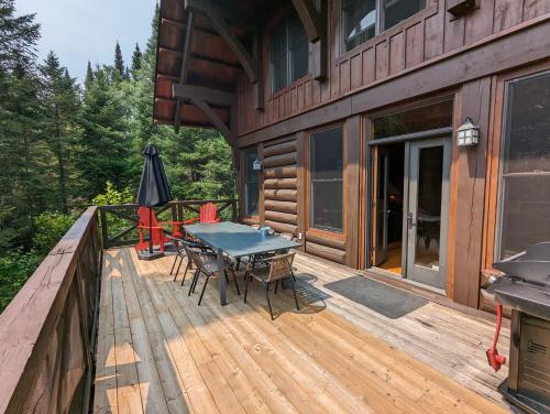 Cote Nord Tremblant Chalet Louie