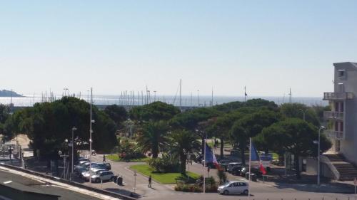 ทัศนียภาพ, Crystal Hotel in โรย็อง