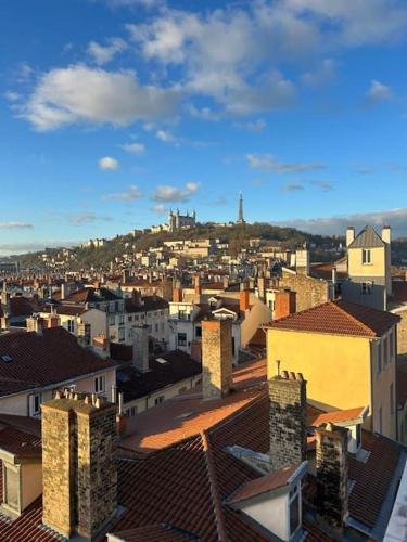 Mirador T2 ensoleillé place des Terreaux vue Fourvière, Lione