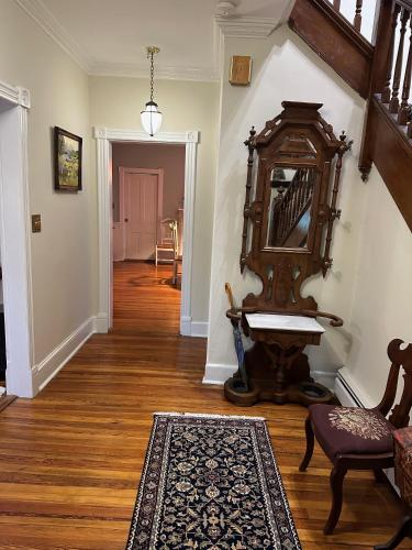 Inn on Fox Meadow - Spacious Victorian Inn