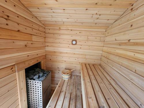 Cottontail Cabin with Hot Tub and wood fired Sauna