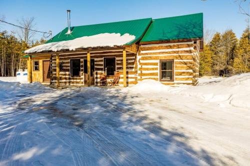 Cottontail Cabin with Hot Tub and wood fired Sauna