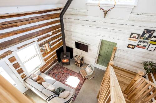 Cottontail Cabin with Hot Tub and wood fired Sauna