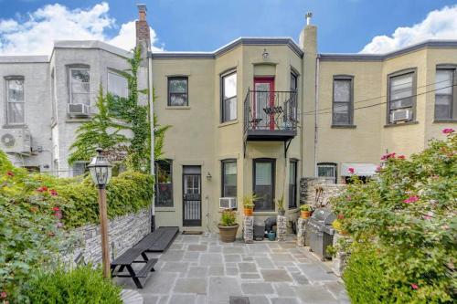 A Charming 4 bd Garden Oasis Brick Townhouse in Brooklyn, USA