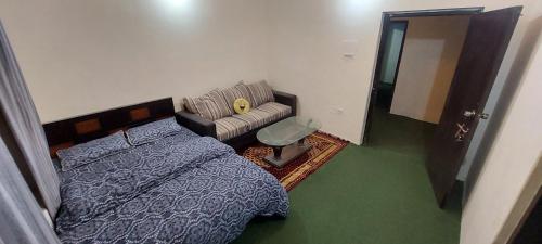 Deluxe Double Room with Bath image 3