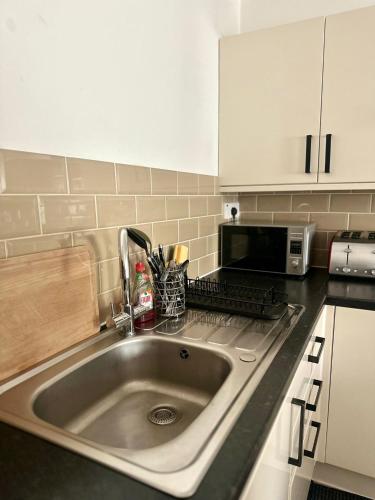 2 Bed Luxury Apartment With 1 FREE Uber Eats Meal